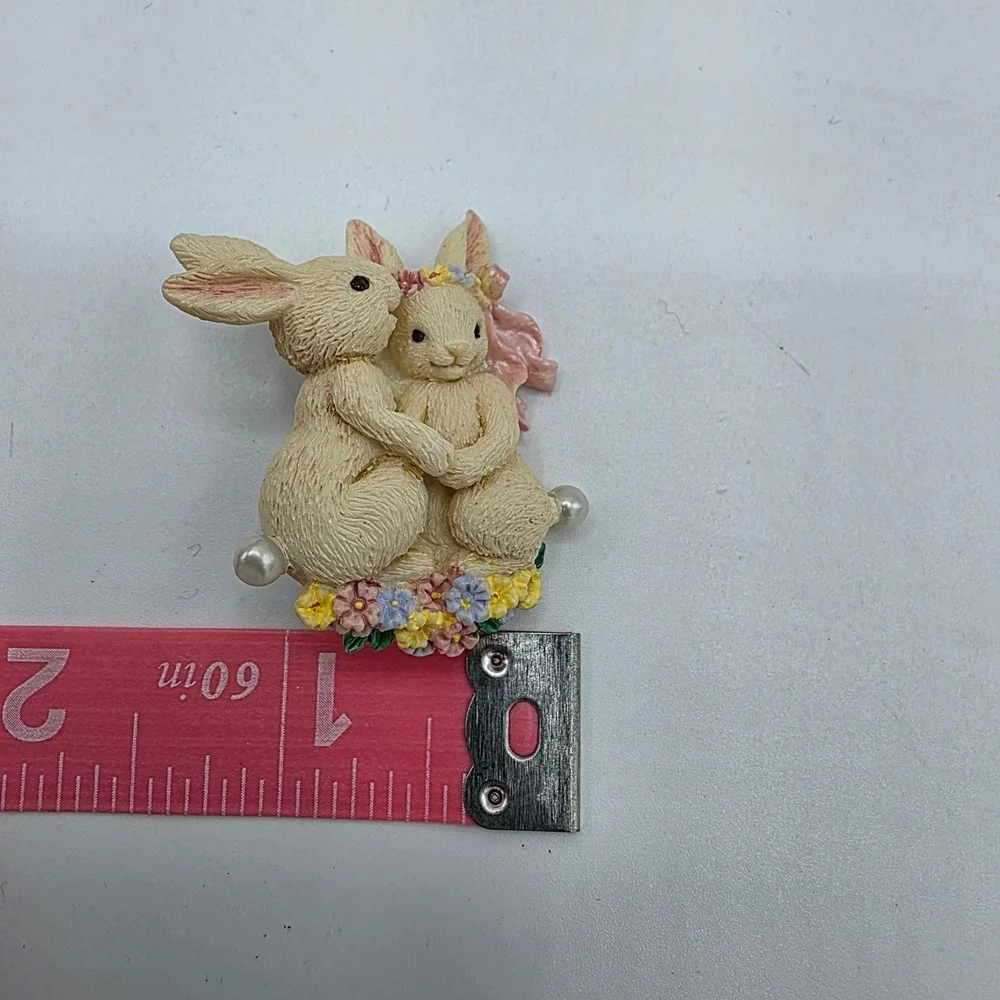 Avon‎ Womens Novelty Bunny Pin Floral Pearl Tails Vintage 1999 Cottagecore OS